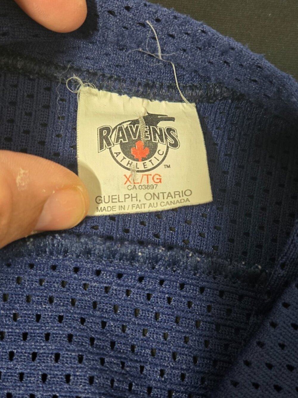 🍁🏒 VINTAGE TORONTO MAPLE LEAFS MESH HOCKEY JERSEY – XL – MADE IN CANADA! 🏒🍁 - Picture 4 of 9